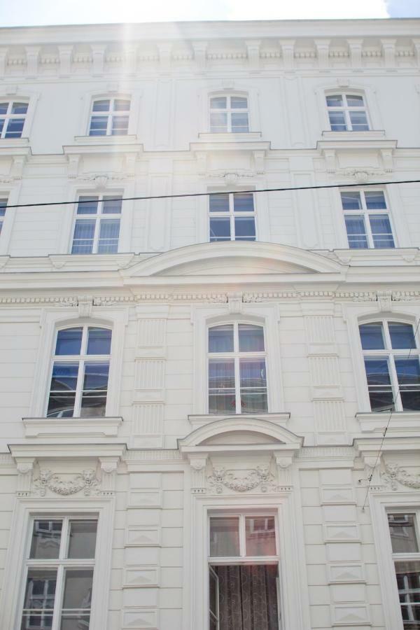 Studio Apartments Opera - Mai'S Apartments Wien Exteriör bild